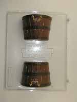 Cute, old fashioned thanksgiving barrels T010